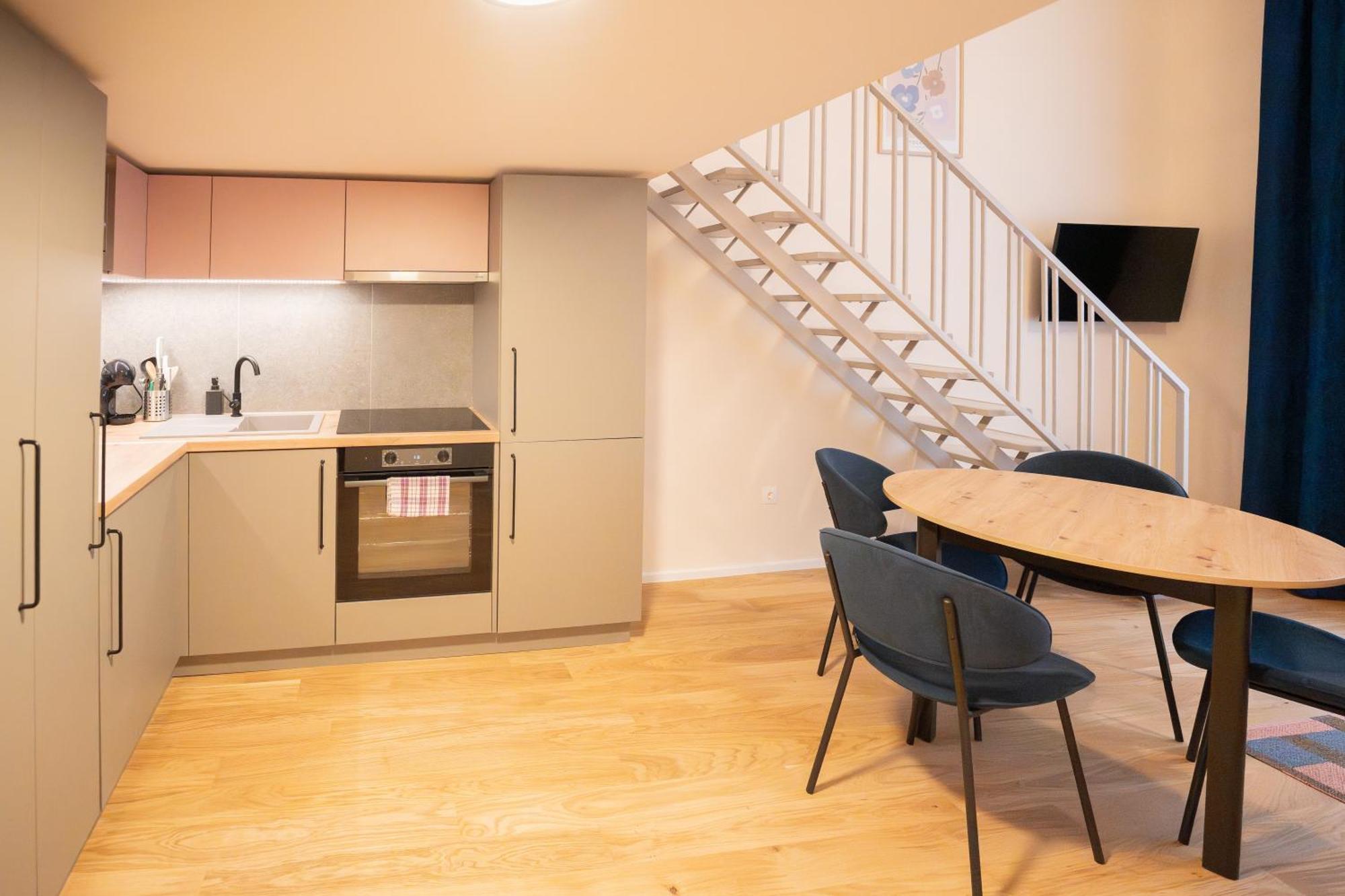 Apartment I Got 5 On It #5 - Brand New By Pink Flamingo *